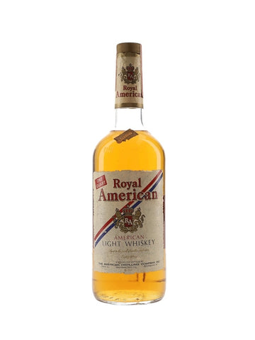 The American Distilling  Co.'s Royal American 4YO Light Blended American Whiskey - Distilled 1968 / Bottled 1972 (40%, 94.6cl)