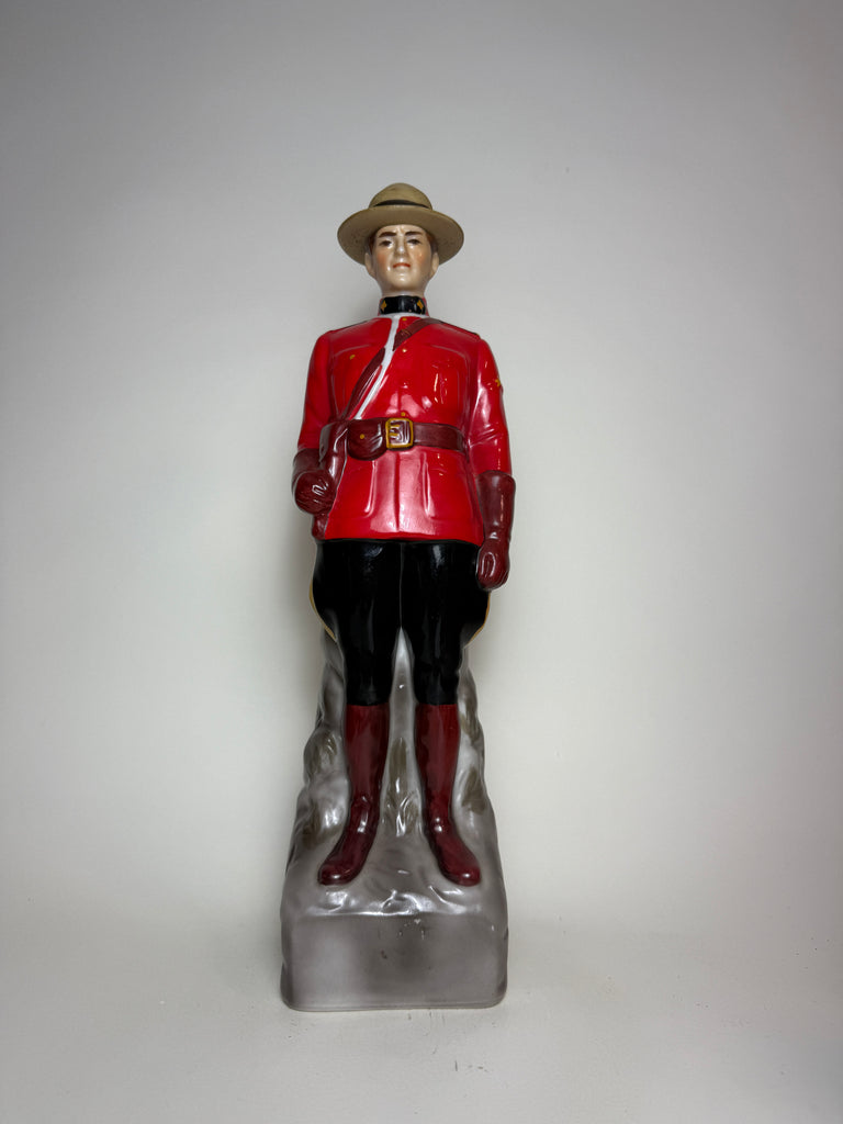 Canadian Mist Blended Canadian Whisky in Porcelain Mountie Decanter - Bottled 1969 (40%, 75cl)